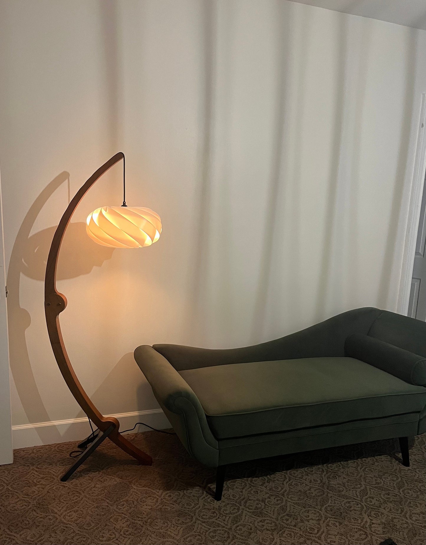 Wood floor lamp | Wood light | Mid Century Modern | White lamp | Natural Wood | Scandinavian design | Minimalist lifestyle | Unique lamp