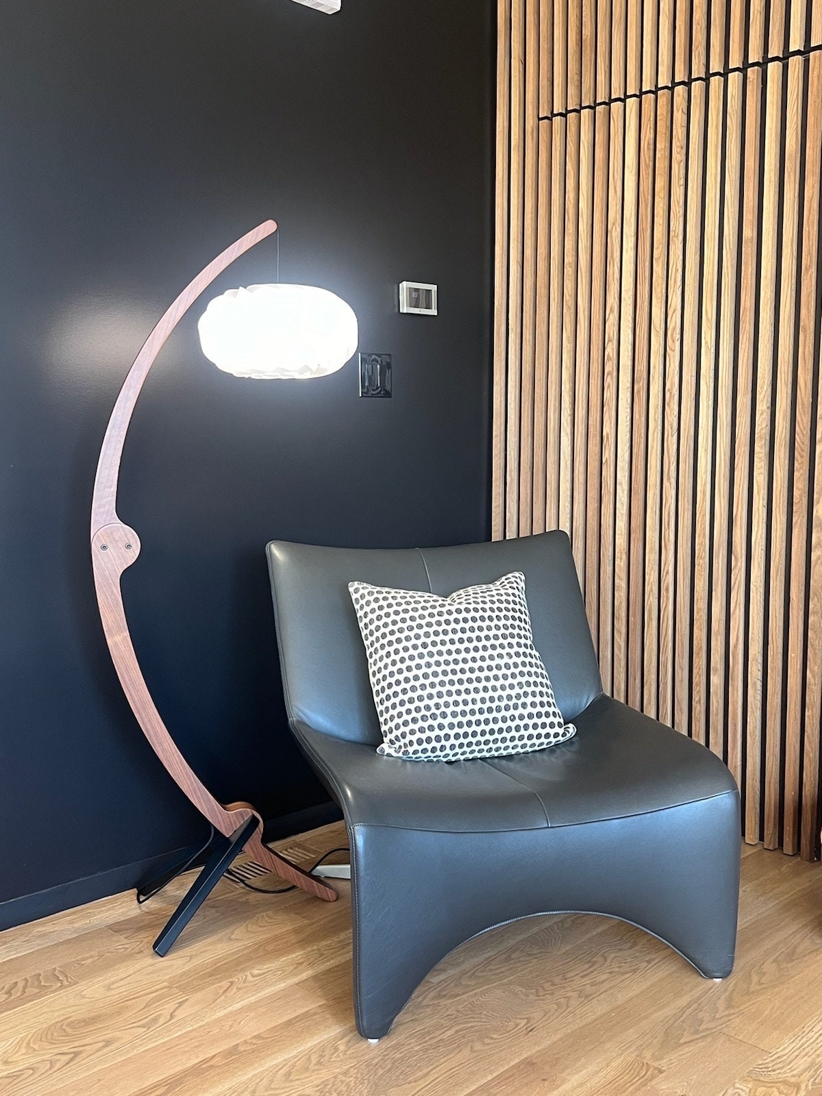 Wood floor lamp | Wood light | Mid Century Modern | White lamp | Natural Wood | Scandinavian design | Minimalist lifestyle | Unique lamp